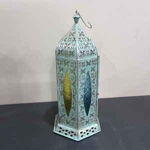 Farol Decorativo Marroquí de Hierro, Diseño Artesanal L557, Acabado Verde, Tamaño 7X6X14.25 Pulgadas, para Decoración del Hogar, Ramadán, Navidad, Pascua - Product Image 4