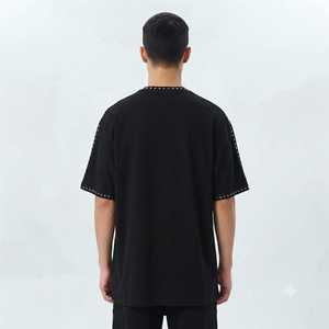 เสื้อยืดโอเวอร์ไซส์สไตล์วินเทจฟอกสีแบบขายส่ง พร้อมโลโก้สั่งทำ ปกเสื้อประดับหมุด สไตล์ฮิปฮอป กราฟิกสตรีทแวร์ - Product Image 3