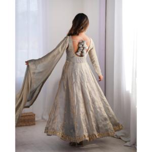 Bel ensemble modeste Anarkali avec Pent et Dupatta amélioré avec un travail de séquence - Product Image 5