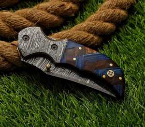 Cuchillo Plegable de Damasco Forjado a Mano Personalizado con Mosaico y Mango de Madera Exótica - Bolster de Damasco: Arte Exquisito - Product Image 6