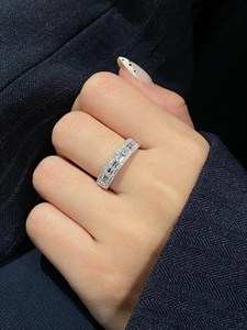 แหวนมอสซาไนต์ทรงมรกตและทรงกลมแบบครึ่งวง ดีไซน์สวยงามไม่ซ้ำใคร ทำจากเงินแท้ 925 เหมาะเป็นของขวัญสำหรับงานปาร์ตี้  พร้อมเป็นเครื่องประดับสุดพิเศษ - Product Image 4