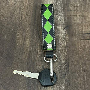 Porte-clés en cuir de vachette artisanal, design à carreaux, élégant et tendance, idéal pour les cadeaux d'entreprise et promotionnels - Product Image 5