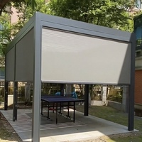 Pergola motorisée en aluminium imperméable avec système de gouttières et éclairage LED pour jardin et terrasse