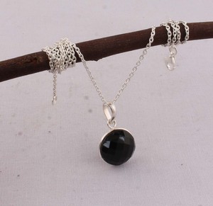 Collar de Plata de Ley 925 con Colgante de Ónix Negro, Gema Negra Natural, Joyería Artesanal Hecha a Mano, Estilo Gótico Vintage, Venta al por Mayor - Product Image 1