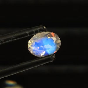 Impresionante piedra preciosa de piedra lunar arcoíris - Gemas de piedra lunar arcoíris de forma ovalada de 7x5 mm - Piedra de fuego azul suelta, regalo para ella - Product Image 1