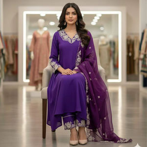 Ensemble haut et dupatta en soie romaine brodée - Product Image 1