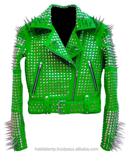 Vestes en cuir véritable pour femmes, noires et dorées, avec clous coniques dorés, design clouté, style mode chic, audacieuses et tendance - Product Image 5