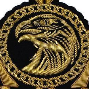 Insignias de Hilo Metálico Dorado de Lujo, Nuevas, OEM, Personalizadas con Logotipo Bordado a Mano, Libres de Níquel, Ecológicas y Lavables - Product Image 4