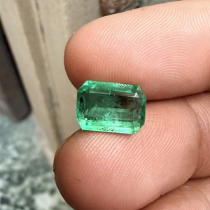 Émeraude naturelle de qualité supérieure du Zambie, 3,04 carats, vert intense, pierre facettée non montée pour la fabrication de bijoux - Product Image 2