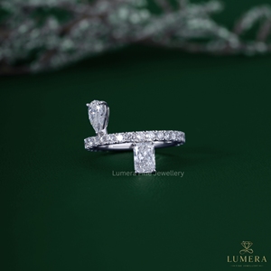 Anillo de compromiso Toi et Moi de lujo con diamante cultivado en laboratorio de 1.67 quilates, corte pera y radiante, y anillo de boda con pavé para mujer - Product Image 4