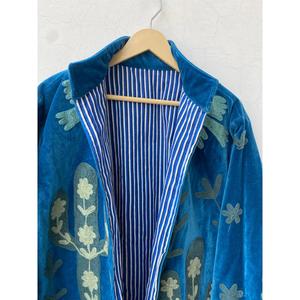 เสื้อแจ็คเก็ตผ้ากำมะหยี่สีน้ำเงินปักลายซูซานีสไตล์วินเทจ ลายดอกไม้และนก เสื้อผ้าสไตล์โบฮีเมียน เอธนิค เสื้อคลุมหรูหราสำหรับผู้หญิง - Product Image 3