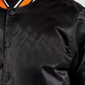 แจ็คเก็ตบอมเบอร์ผ้าซาตินแบบ Letterman ออกแบบตามสั่ง OEM แจ็คเก็ตเบสบอลปักโลโก้ผู้ชายแบบกำหนดเอง แจ็คเก็ต Letterman Varsity สำหรับผู้ชาย - Product Image 5