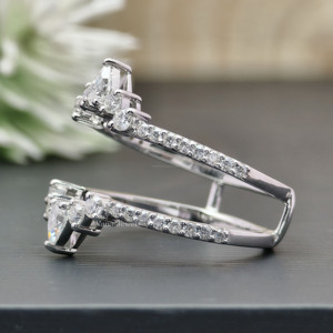 แหวนแต่งงานทองคำขาวประดับเพชรเพาะเลี้ยงทรงลูกแพร์โค้งมน พร้อมแหวนคู่สำหรับเป็นของขวัญวันครบรอบแต่งงาน - Product Image 5