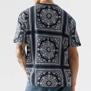 Camiseta Oversize Estampada para Hombre, Estilo Relajado, Look Moderno de Streetwear - Product Image 4