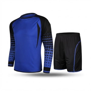 Tenue de football personnalisée pour l'entraînement et les matchs, vêtements de sport légers, durables et respirants en tissu polyester pour hommes adultes - Product Image 4