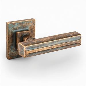 Poignée de porte en métal élégante conçue pour sublimer la décoration intérieure tout en offrant un fonctionnement fluide de la porte - Product Image 1