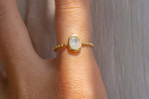 Anillo de Piedra Lunar de Latón Hecho a Mano, Banda Minimalista con Cuentas, Anillo de Piedra Lunar Natural, Joyería Boho Vintage para Mujer - Product Image 3