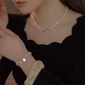 Collar de Diseño Barroco Retro Francés de Alta Gama para Mujer con Perla de Agua Dulce, Cadena de Clavícula de Lujo Ligero, Conjuntos de Joyería de Moda - Product Image 3