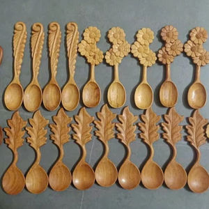 Cuchara de madera hecha a mano con forma de pez, ecológica, ideal como regalo de recuerdo, para bodas de verano y como utensilio de cocina. - Product Image 1