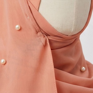 ฮิญาบผ้าเจอร์ซีย์ไข่มุกยาวสไตล์วินเทจสำหรับผู้หญิง ขายดี ไซส์ใหญ่ ผ้าคลุมศีรษะมุสลิมแบบเรียบ ผ้าพันศีรษะเนื้อนุ่ม ระบายอากาศได้ดี แฟชั่นพรีเมียม - Product Image 4