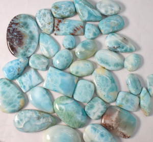 Lote a granel de cabujones de larimar natural, mezcla de tamaños y formas, gemas de larimar con base plana, cabujones sueltos para la fabricación de joyas. - Product Image 4
