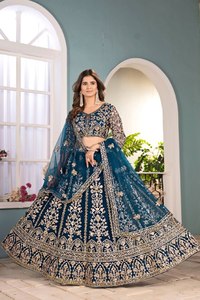 Ensemble Lehenga Choli pour femmes, vêtements ethniques indiens, en tissu filet, avec broderie lourde, travail de codage de sequins et design, et dupatta. - Product Image 1