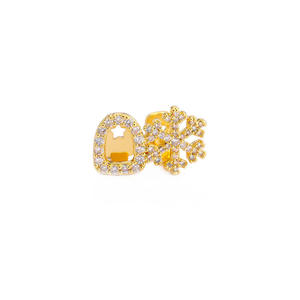Grillz dentaire flocon de neige de haute qualité avec zircone cubique sertie à griffes, unisexe, glamour et tendance, disponible à la vente - Product Image 1