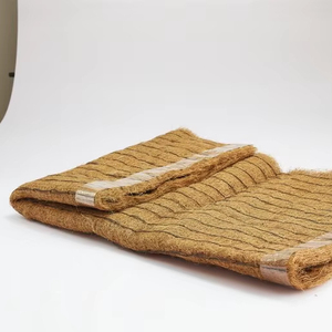 Couverture en fibre de coco écologique, idéale pour la couverture des sols, la construction paysagère, la stabilisation des sols, le contrôle de l'érosion et la protection des rives, fabriquée au Sri Lanka. - Product Image 1