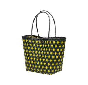Sac et sac à main élégants pour femmes, en cordon plastique tissé noir et or, design original, faits à la main, pour l'été, la plage et les vacances. - Product Image 1
