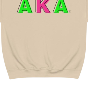 Sudadera con Cuello Redondo Estampada con el Escudo de la Famosa Fraternidad Universitaria AKA, Sudadera de Felpa Premium, Ropa de la Hermandad Griega, Sudadera Personalizada AKA Color Beige Arena - Product Image 5
