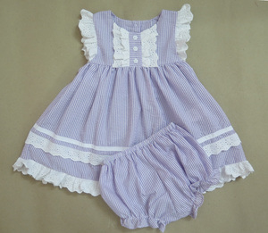 Conjunto de Vestido para Bebé Niña con Rayas Rosas y Detalles de Encaje Blanco - Product Image 5