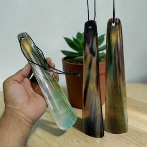 Cuchara para zapatos de cuerno de toro natural, plana, de primera calidad, con cordón de cuero para colgar, al mejor precio - Product Image 1