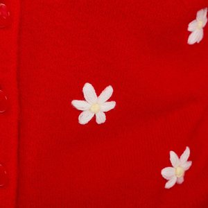 Chemisier en maille respirant à col en V et épaules dénudées pour femme, élégant, boutonné, idéal pour les soirées et les occasions spéciales - Product Image 6