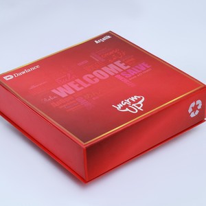 Red Paper Gift <b>Box</b> Rigid Packaging <b>Box</b> Recycled Materials UV Coating Handle Custom Printed Folding Carton for Retail <b>Display</b> - Product Image 4