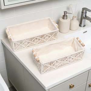 Ensemble de 2 paniers en macramé blancs faits à la main, parfaits pour organiser la chambre, gardent les essentiels et accessoires de chevet bien rangés - Product Image 1
