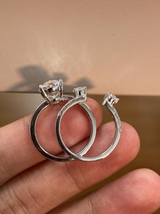 แหวนเพชรทรงรีเพาะเลี้ยงในห้องปฏิบัติการ รับรองโดย IGI ดีไซน์เรียบหรู แหวนหมั้นและแหวนแต่งงานแบบซ้อนกันได้ 3 กะรัต ทองคำแท้ 14K ชุดเครื่องประดับ - Product Image 4