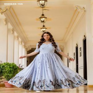 Ensemble Robe et Dupatta en Chinon avec Broderie, Couleur Étonnante et Style Élégant, Fabricant de Mode Féminine Indienne, Exportateur - Product Image 1