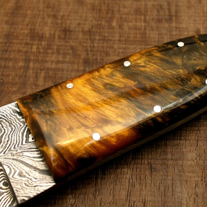 Cuchillo de hoja fija de acero inoxidable con patrón Damasco, mango de madera natural, mecanismo de botón, acero decorativo en capas (OEM disponible) - Product Image 5