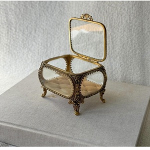 Boîte de rangement décorative haut de gamme en laiton et aluminium pour hôtel et maison, idéale pour la table - Product Image 2