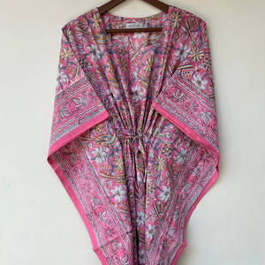 Caftán largo de algodón con estampado floral indio, ideal como ropa de playa o cómoda ropa de dormir para mamás. - Product Image 1