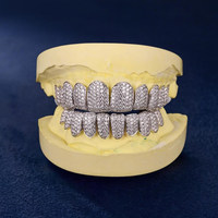 Grillz Personalizados de Plata de Ley 925 con Diamantes Moissanite, Disponibles en Plateado, Amarillo, Oro Rosa y Chapado en Oro Blanco
