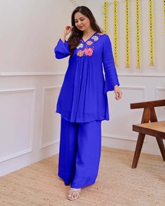 ชุดเซ็ตสองชิ้นสำหรับผู้หญิง ผ้าจอร์เจตต์แท้ ทรงขากว้าง ดีไซน์ปักลายอย่างประณีต เพื่อความสบายและสง่างาม ผลิตจากโพลีเอสเตอร์ - Product Image 2