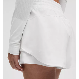 Shorts de sport pour femmes, blancs, à taille élastique, tricotés, imprimés, respirants, taille haute, coupe ample, séchage rapide, pour le tennis, la course à pied et le yoga - Product Image 4