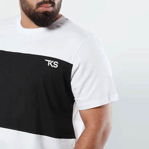 Camiseta de diseño moderno para hombre con corte relajado, camiseta para hombre inspirada en las tendencias de la colección de ropa urbana. - Product Image 6