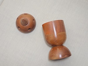 Quemador de incienso de madera de acacia natural, difusor aromático para uso en todas las estaciones, hecho a mano con tapa cónica por Curio Craft. - Product Image 6