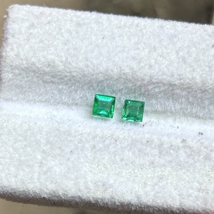 Esmeralda Natural de Zambia de 0.45 Ct, Verde Vibrante, Corte Escalonado, Piedra Preciosa Suelta para Joyería de Alta Gama, Anillos y Colgantes - Product Image 2
