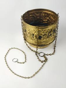 Pot de fleurs suspendu avec motif gravé pour une décoration élégante de la maison, idéal pour les plantes de balcon, de fenêtre et l'affichage de plantes d'intérieur. - Product Image 5