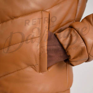 Chaqueta de cuero acolchada para hombre, color marrón, con diseño en V, estilo chevron, cuello alto, cálida, acolchada, corte ajustado, estilo motero. - Product Image 6