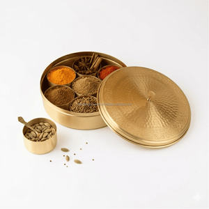 Ensemble de récipients à épices hermétiques en laiton de qualité supérieure avec couvercle gravé – Masala Dani - Product Image 1