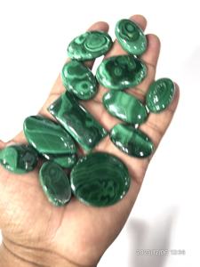 Malaquita natural, cabujón de piedra preciosa suelta, formas y tamaños variados, de 20 a 30 mm aprox. - Product Image 3